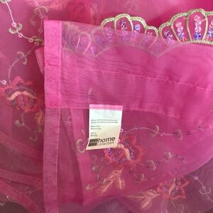 Home Collection Fuchsia Embroidered curtain panel